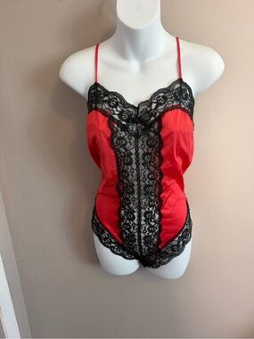 Kasara Vintage Lace Trim Spaghetti Strap Teddy Bodysuit Red Black M